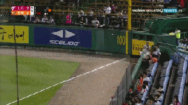파일:너클볼 송구.gif