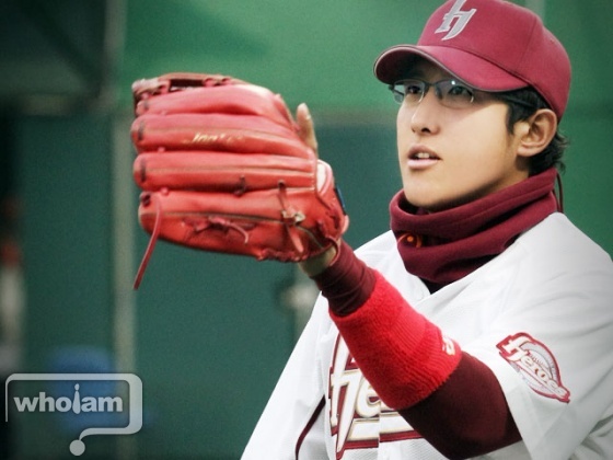 파일:황재균 혀.jpg