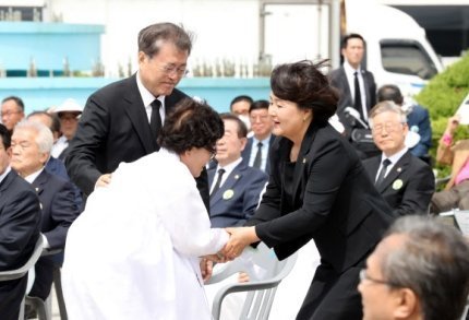 파일:국밥아지매의 이중성.jpeg