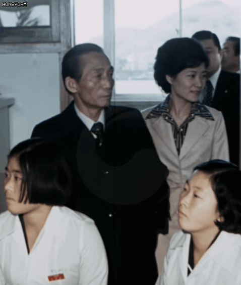 파일:전 대통령 3명이 한자리에.gif