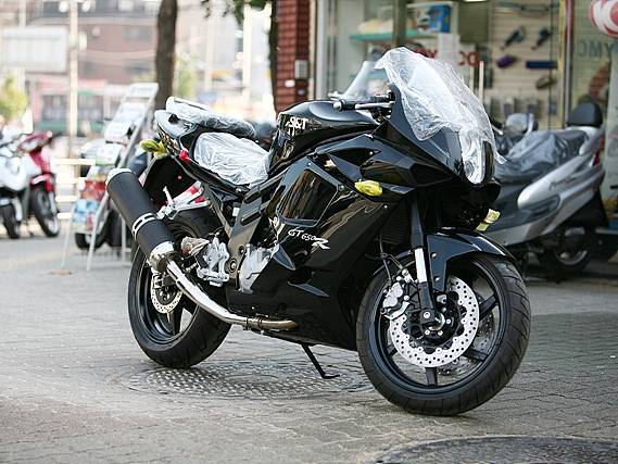 파일:코멧650R 카브레타 버젼.jpg