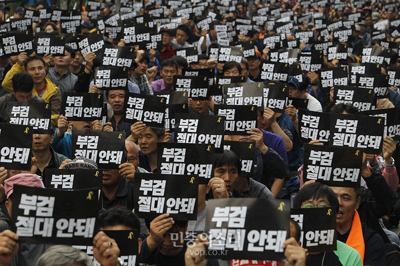 파일:대깨문 좀비들이 자살당한 위안부 피해자 쉼터 소장에게 보일 반응.jpg