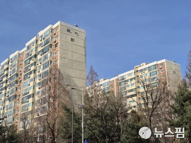 파일:2026년 압구정현대아파트 외관.webp