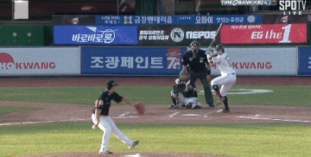 파일:김동한 통산 3호 홈런.gif