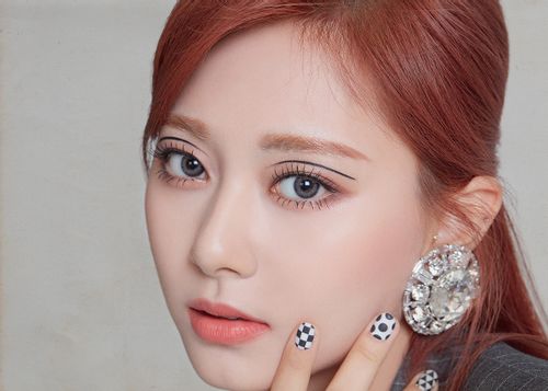 파일:트와이스 쯔위(I CAN'T STOP ME).jpg