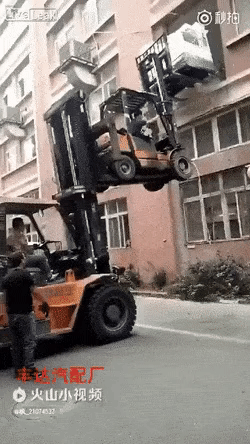 파일:대륙의 지게차 사용법.gif