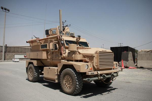 파일:쿠거 4x4 MRAP.jpg