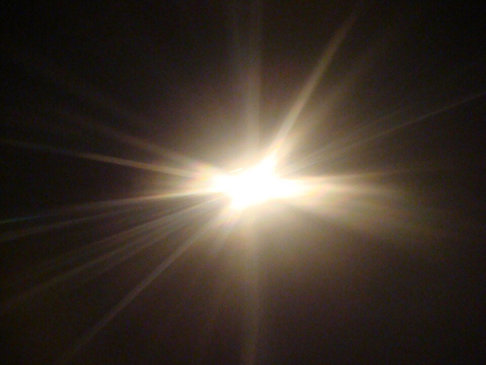 파일:Light shining1.JPG