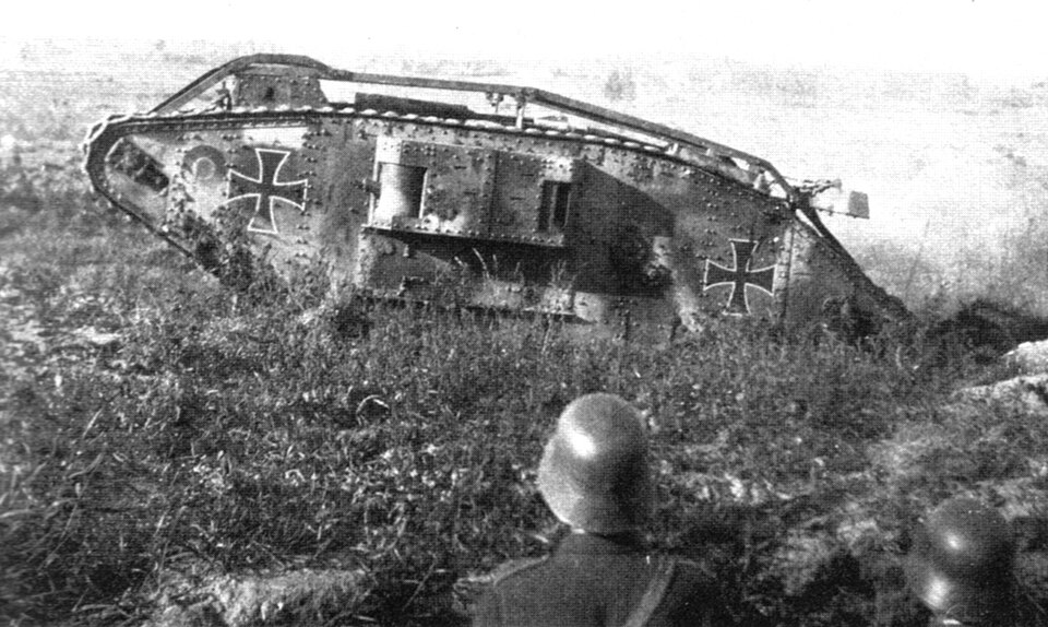 파일:CapturedMkIVFemaleTankInGermanService1918.jpg