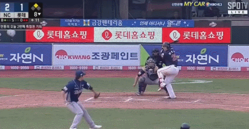 파일:한동희 동점 3루타.gif