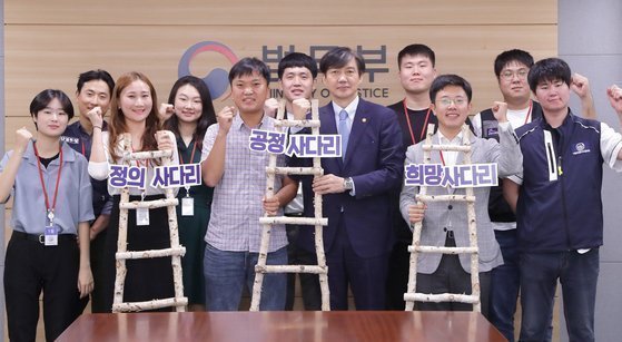 파일:서울대 교수의 위선과 가식이 넘치는 혐오스러운 사진.jpeg