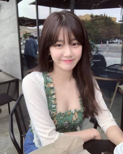 파일:청순한 이유비.jpeg