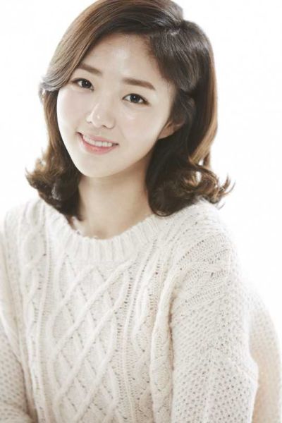 파일:채수빈프로필1.jpg