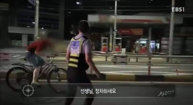 파일:엄복동 VS 걸캅스 저스티스의 시작.jpg