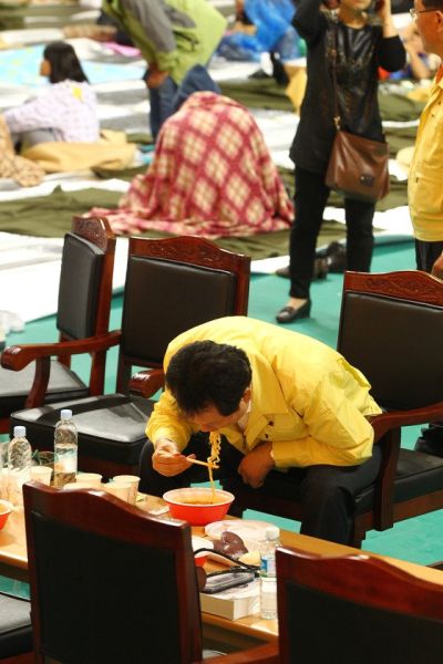 파일:서남수 교육부 장관 컵라면.jpg